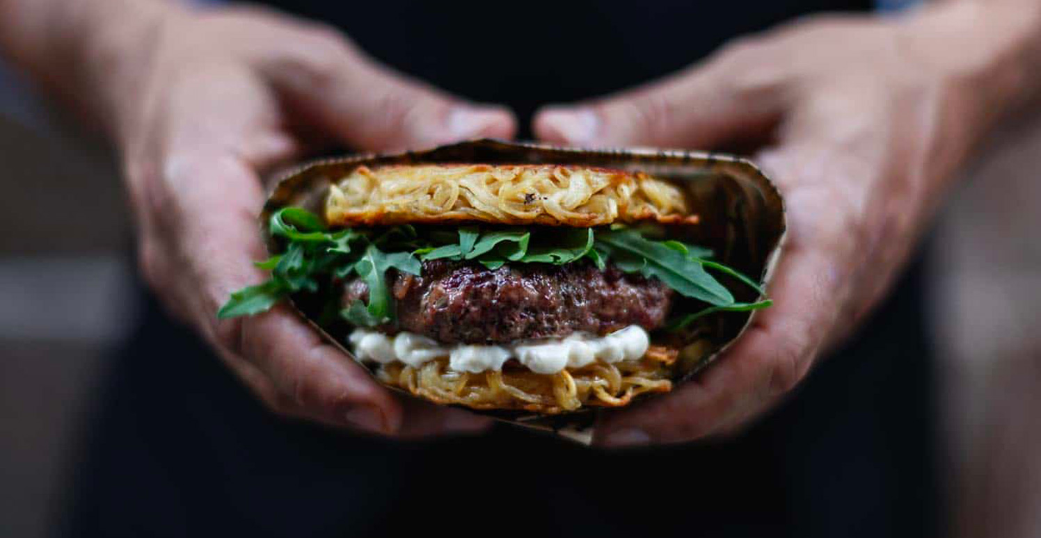 bringing a totally new burger to Barcelona, succulent beef burger made with 100% beef from the local Boqueria Market. The meat is ground daily using the shoulder and a small portion of fat for optimum flavour. Served inside our unique noodle bun. That´s right baby ! no bread! with spring onion, rocket, soy mayonnaise, our secret asian sauce, served with a crunchy side salad. it will blow your mind !